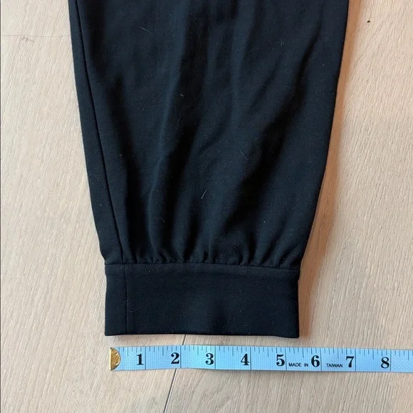 Diane von Furstenberg Pleat Front Cropped Jogger Slacks - Picture 6 of 11